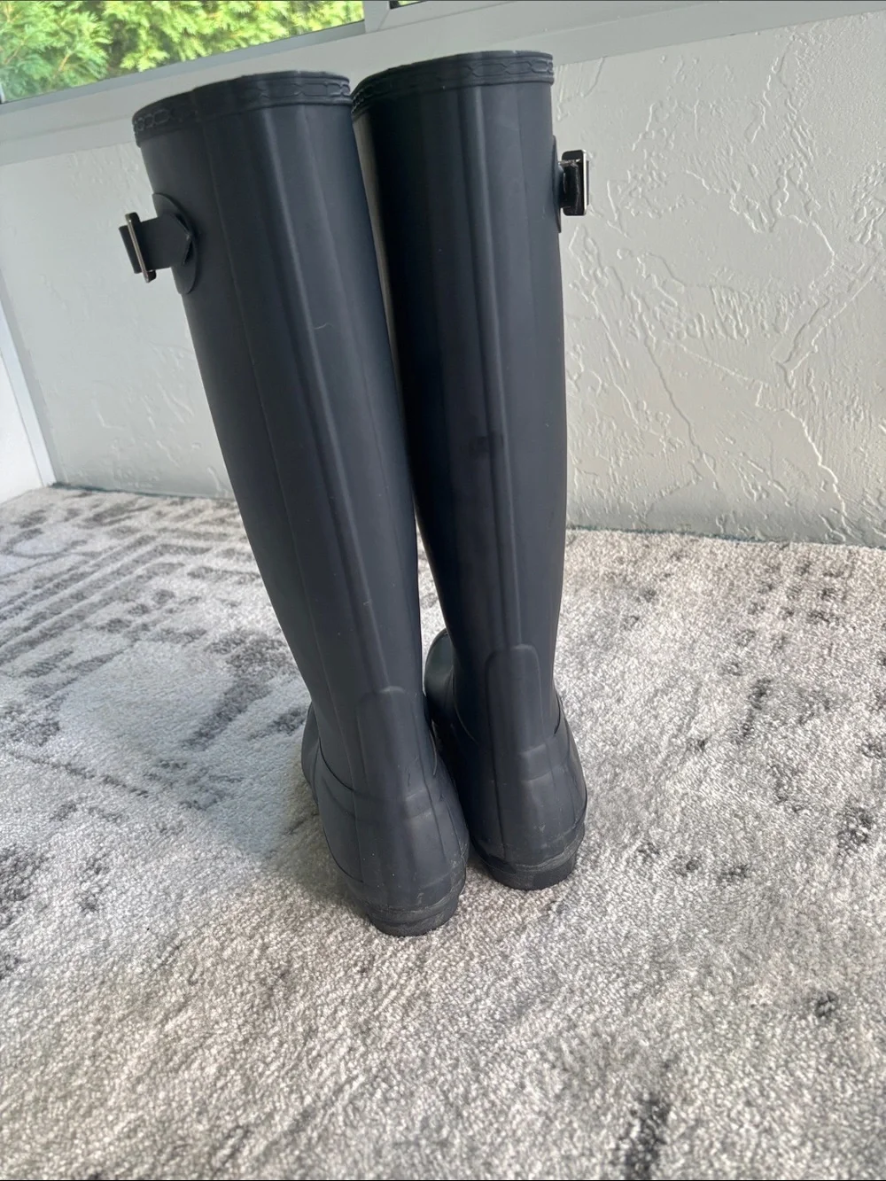 Hunter Tall navy blue Signature Waterproof Rain Boots,worn once for a photoshoot